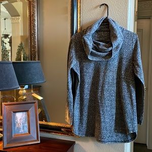 Eddie Bauer size medium Cowell neck long sleeve top